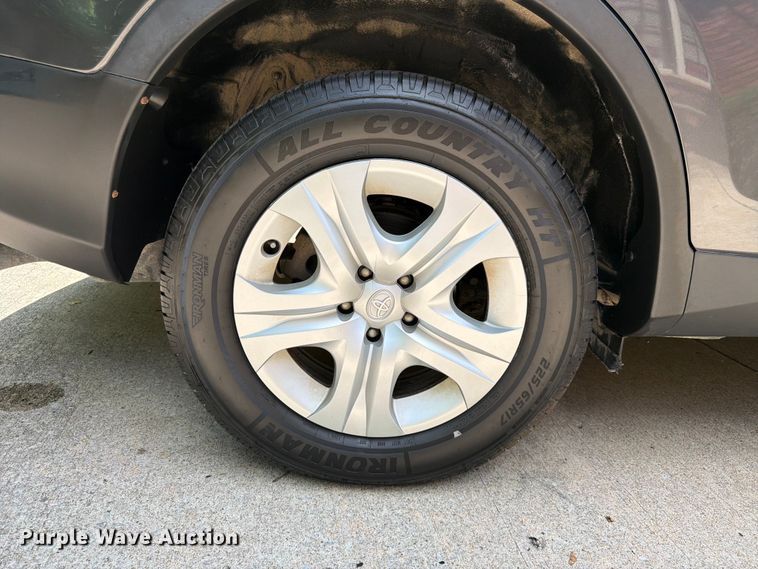image for item DQ7948 2013 Toyota RAV4 LE SUV