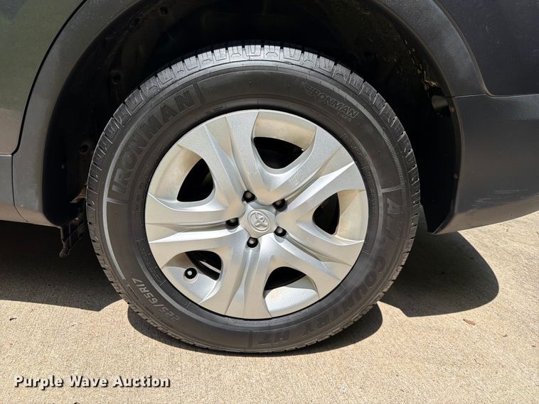 image for item DQ7948 2013 Toyota RAV4 LE SUV