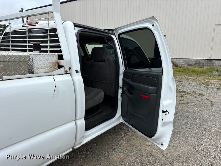 image for item DV4359 2007 Chevrolet Silverado 2500HD Crew Cab pickup truck