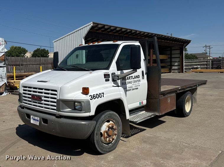 2006 GMC C5500 flatbed truck