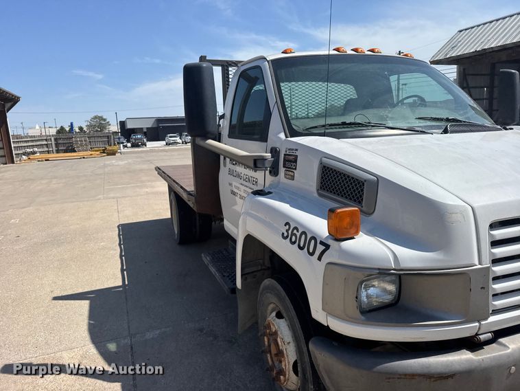 image for item DY3080 2006 GMC C5500 flatbed truck
