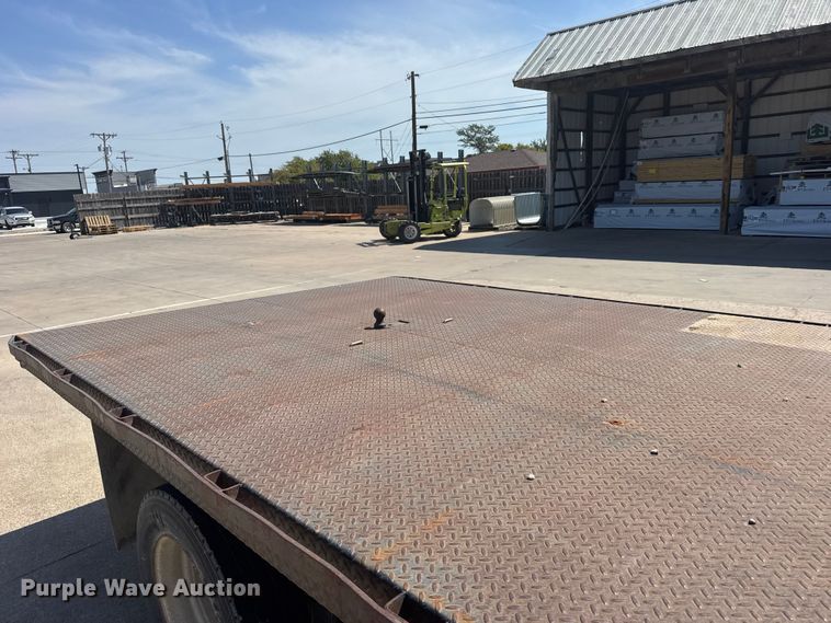 image for item DY3080 2006 GMC C5500 flatbed truck
