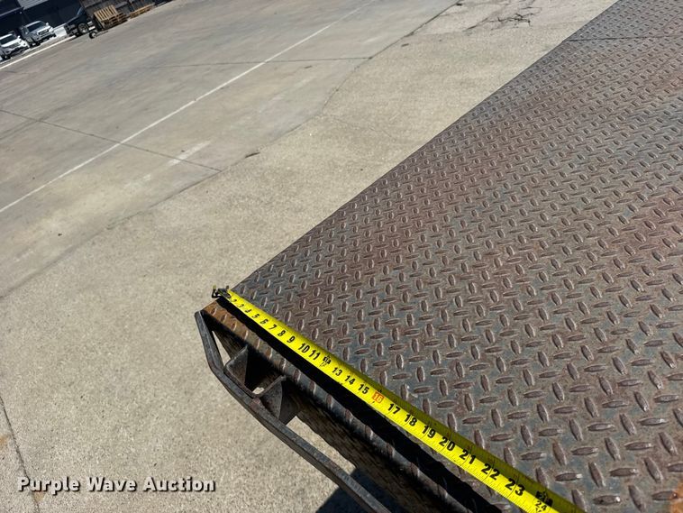 image for item DY3080 2006 GMC C5500 flatbed truck