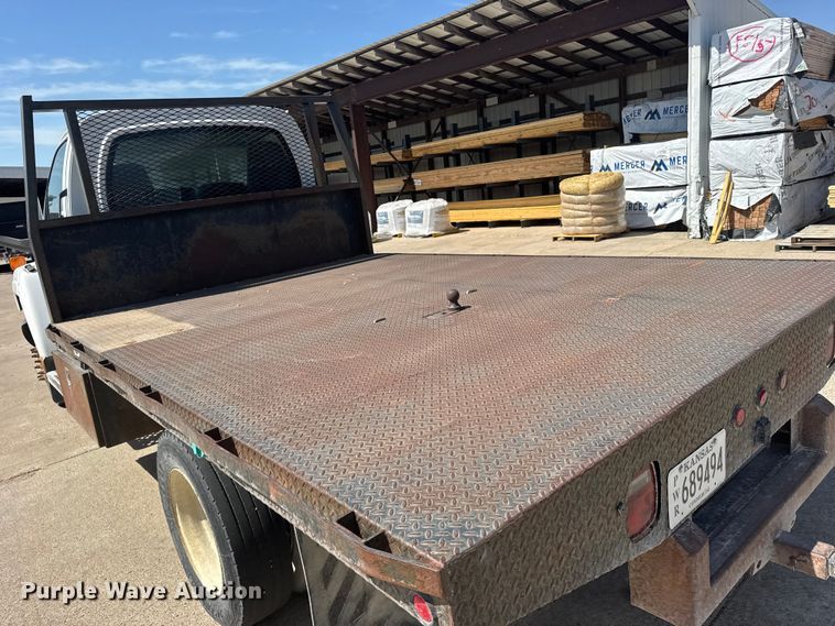 image for item DY3080 2006 GMC C5500 flatbed truck