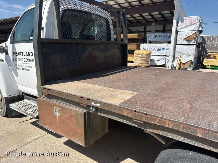 image for item DY3080 2006 GMC C5500 flatbed truck