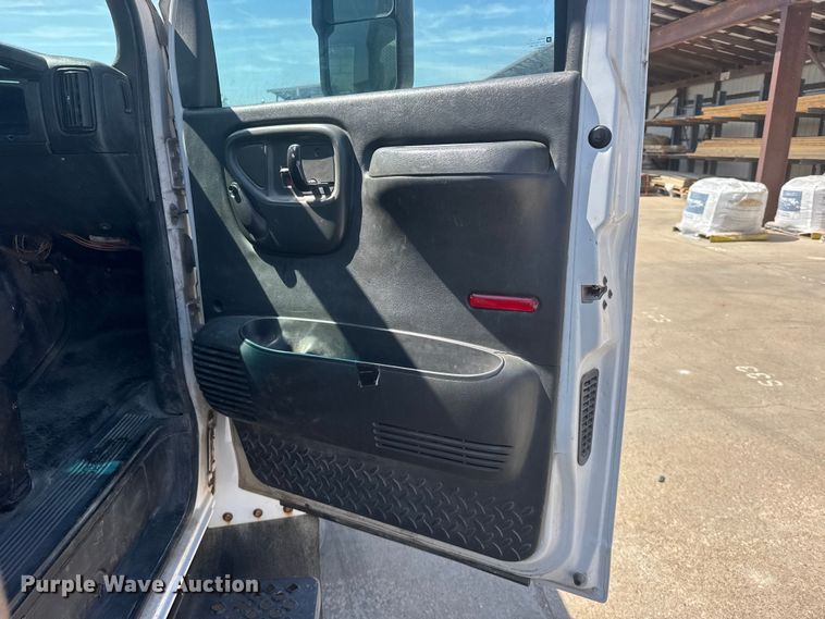 image for item DY3080 2006 GMC C5500 flatbed truck