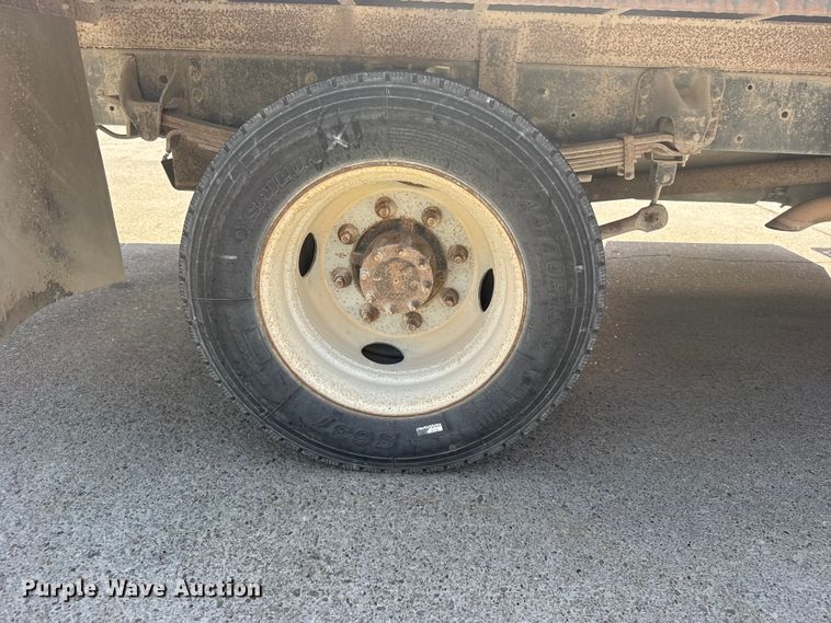 image for item DY3080 2006 GMC C5500 flatbed truck