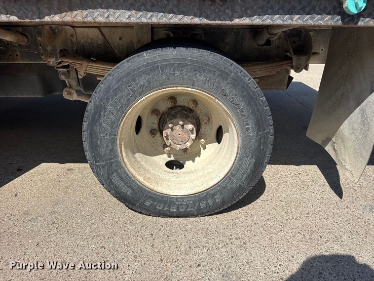 image for item DY3080 2006 GMC C5500 flatbed truck