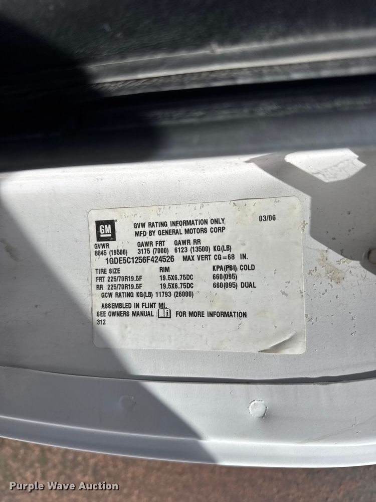 image for item DY3080 2006 GMC C5500 flatbed truck