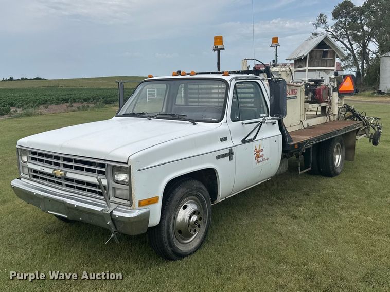 1986 Chevrolet C30 flatbed pickup truck