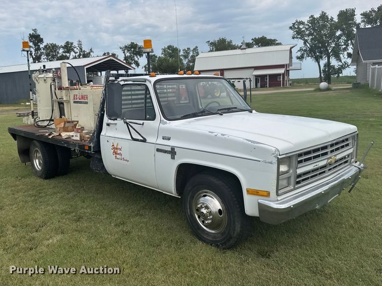image for item DY3154 1986 Chevrolet C30 flatbed pickup truck