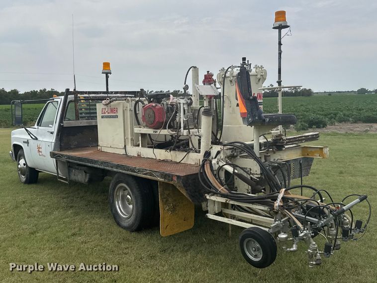 image for item DY3154 1986 Chevrolet C30 flatbed pickup truck