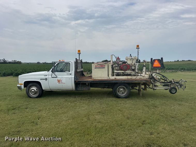 image for item DY3154 1986 Chevrolet C30 flatbed pickup truck
