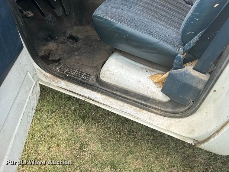 image for item DY3154 1986 Chevrolet C30 flatbed pickup truck