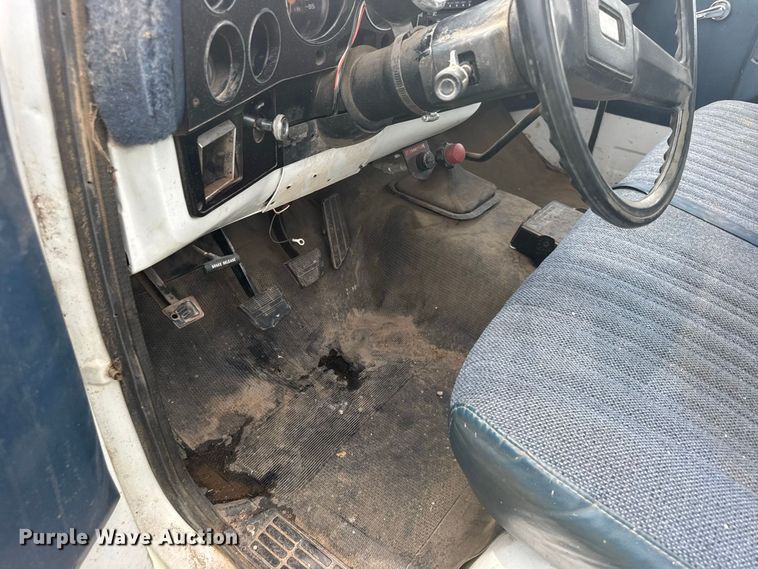 image for item DY3154 1986 Chevrolet C30 flatbed pickup truck