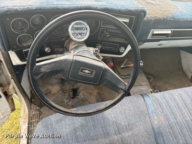 image for item DY3154 1986 Chevrolet C30 flatbed pickup truck