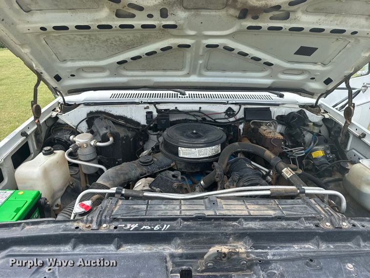 image for item DY3154 1986 Chevrolet C30 flatbed pickup truck