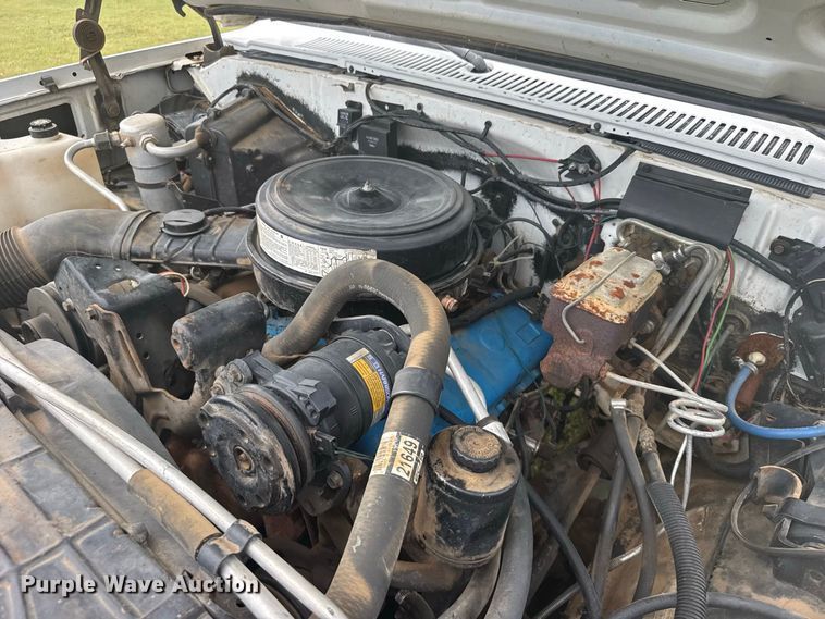 image for item DY3154 1986 Chevrolet C30 flatbed pickup truck
