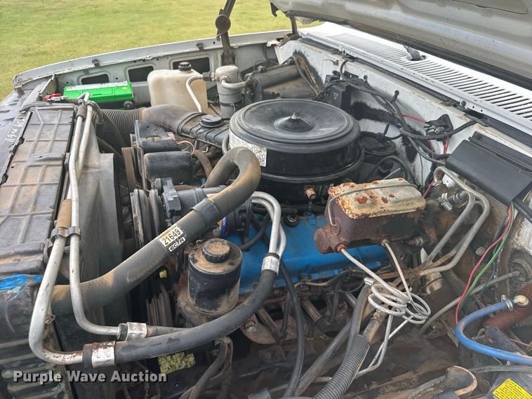 image for item DY3154 1986 Chevrolet C30 flatbed pickup truck