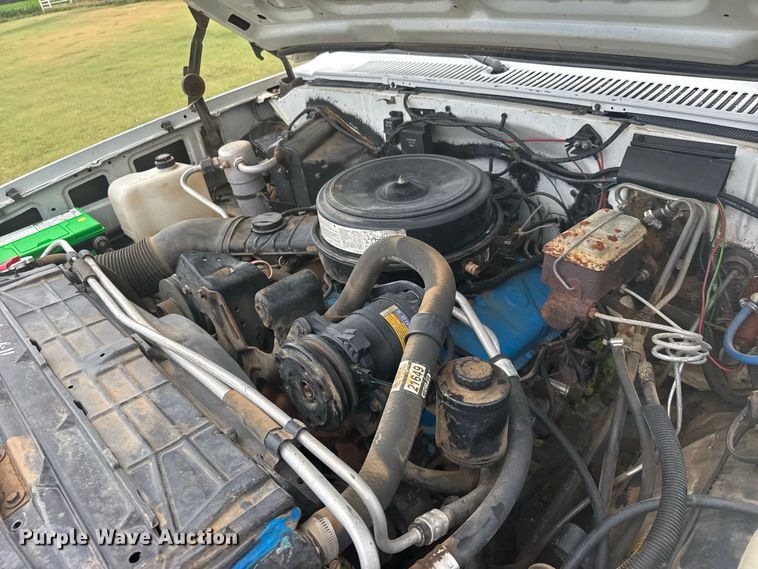 image for item DY3154 1986 Chevrolet C30 flatbed pickup truck