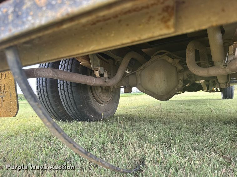 image for item DY3154 1986 Chevrolet C30 flatbed pickup truck