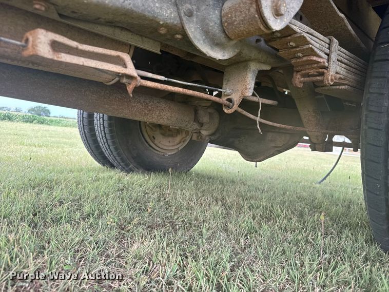 image for item DY3154 1986 Chevrolet C30 flatbed pickup truck