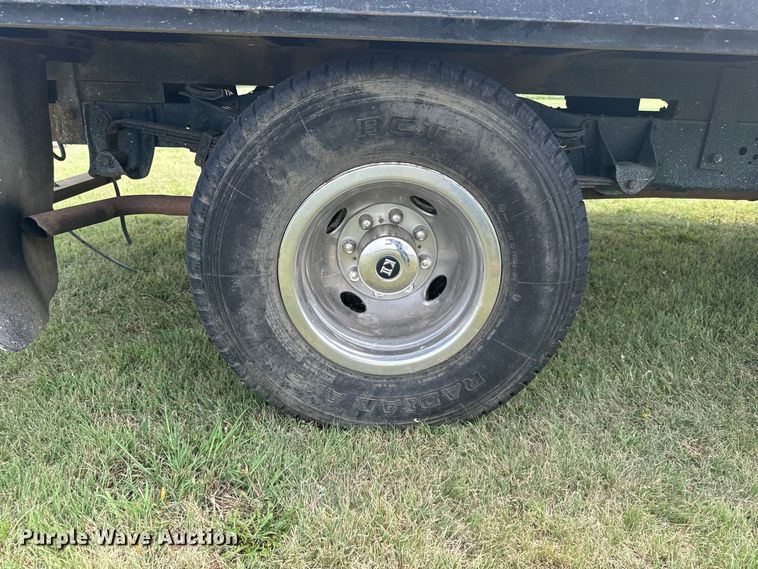 image for item DY3154 1986 Chevrolet C30 flatbed pickup truck