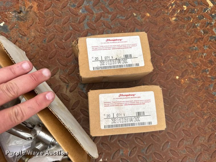 image for item DY3154 1986 Chevrolet C30 flatbed pickup truck