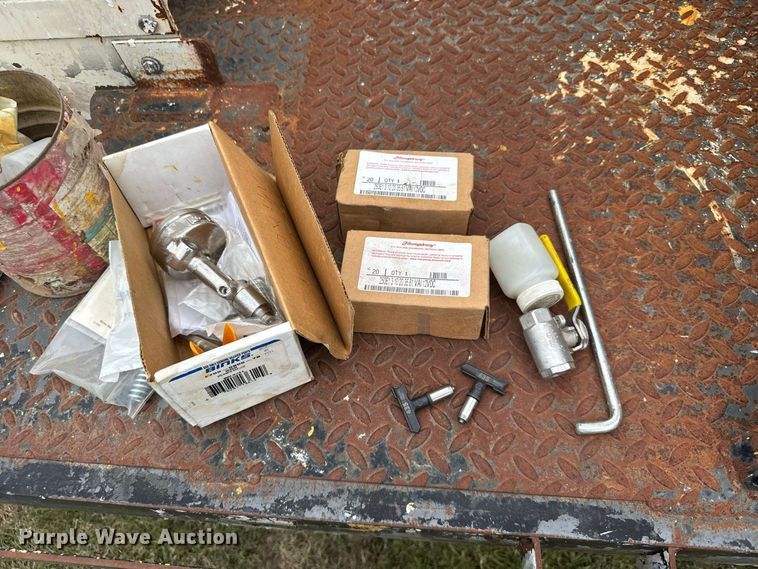 image for item DY3154 1986 Chevrolet C30 flatbed pickup truck