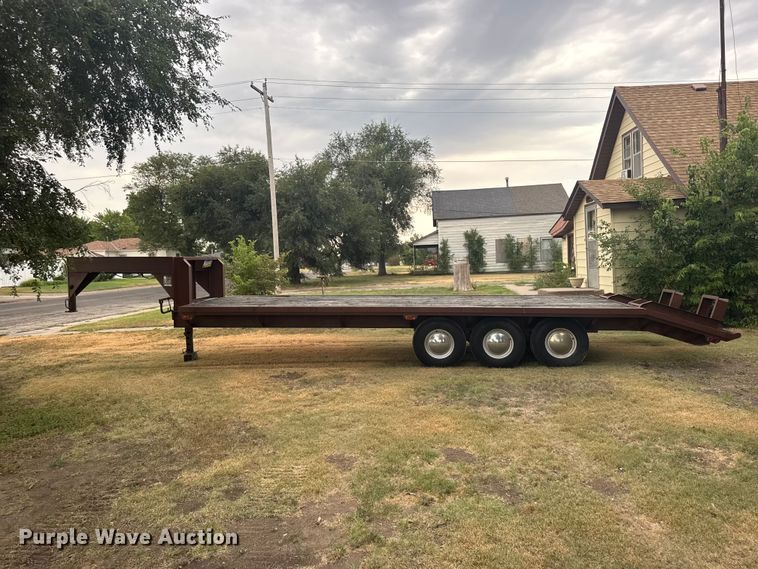 image for item DY3176 1984 WW Trailer Manufacturers equipment trailer