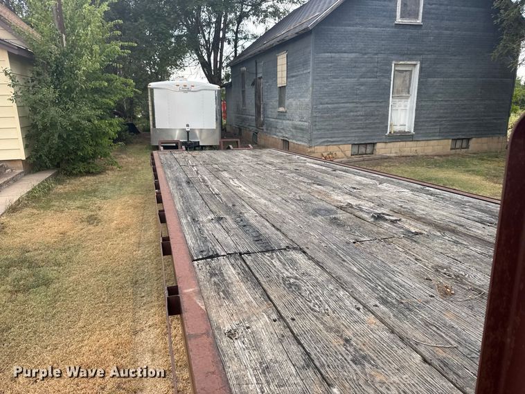 image for item DY3176 1984 WW Trailer Manufacturers equipment trailer