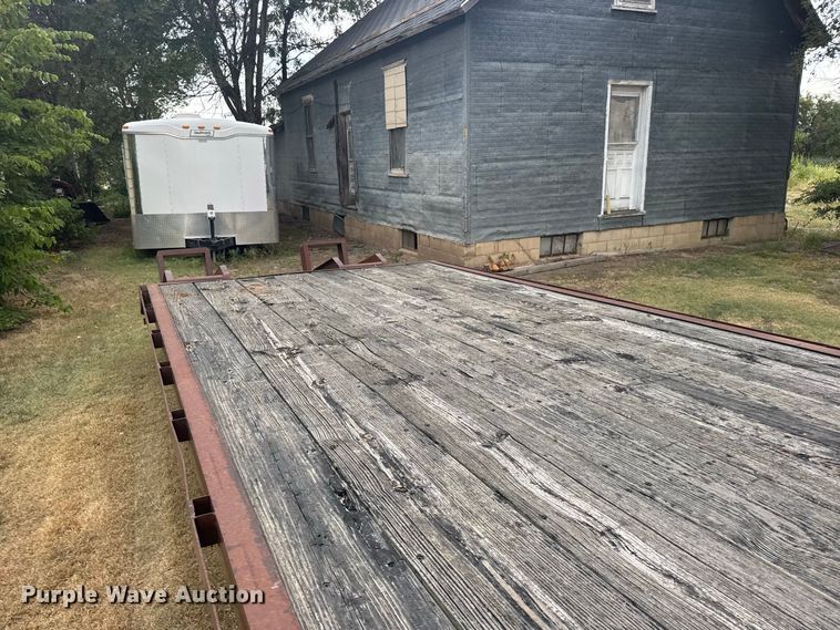 image for item DY3176 1984 WW Trailer Manufacturers equipment trailer