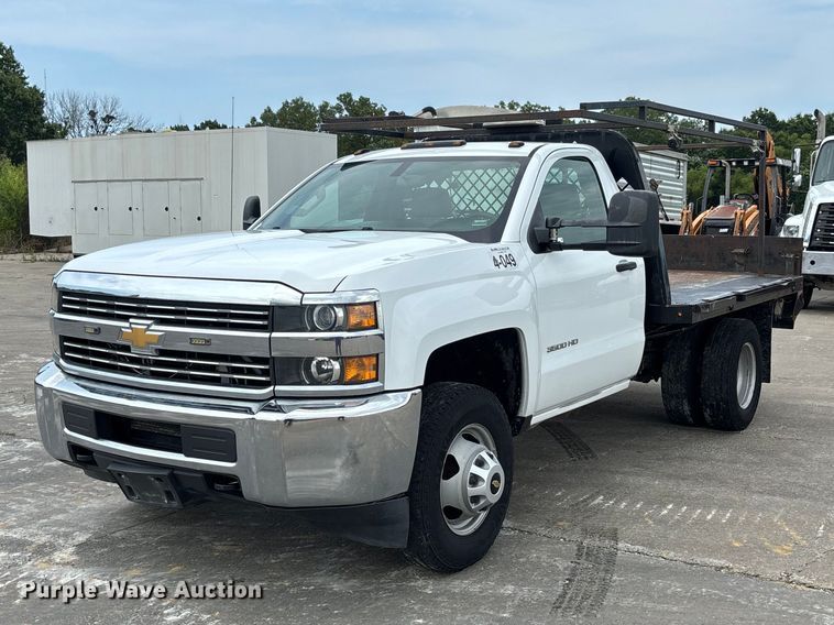 2017 Chevrolet Silverado 3500HD Flatbed pickup truck