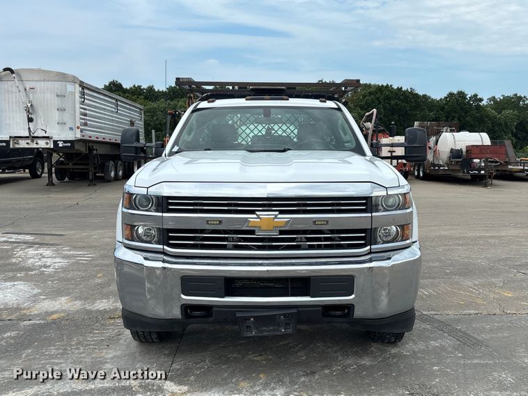 image for item DZ4546 2017 Chevrolet Silverado 3500HD Flatbed pickup truck