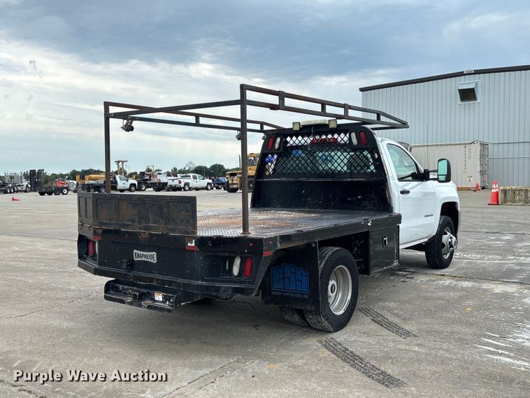 image for item DZ4546 2017 Chevrolet Silverado 3500HD Flatbed pickup truck