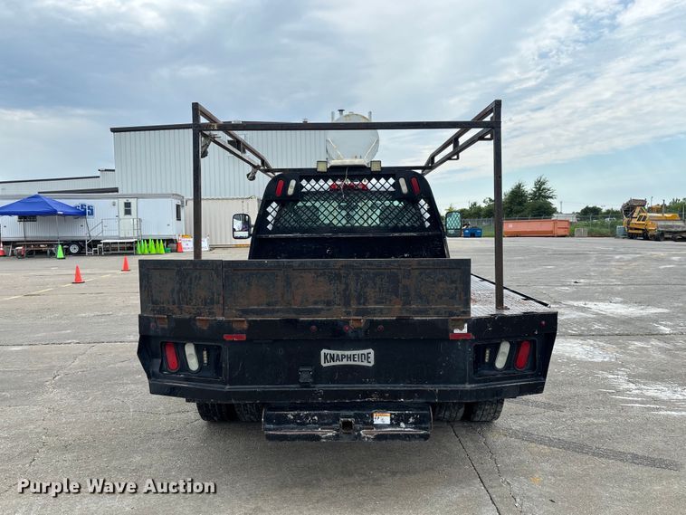 image for item DZ4546 2017 Chevrolet Silverado 3500HD Flatbed pickup truck