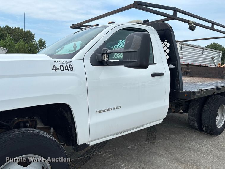 image for item DZ4546 2017 Chevrolet Silverado 3500HD Flatbed pickup truck
