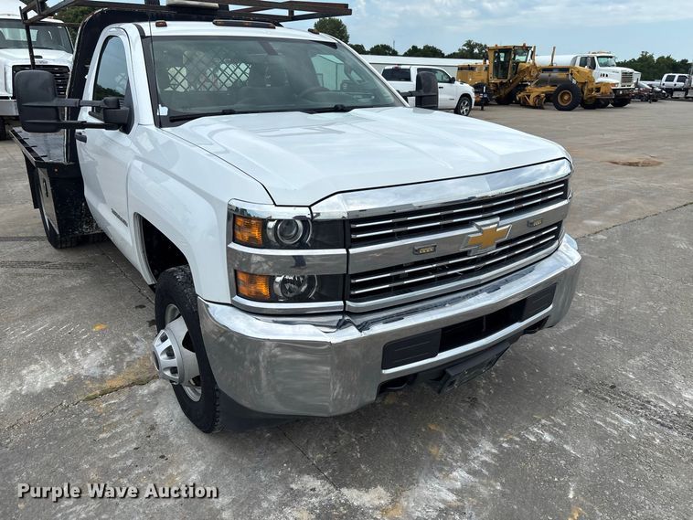 image for item DZ4546 2017 Chevrolet Silverado 3500HD Flatbed pickup truck