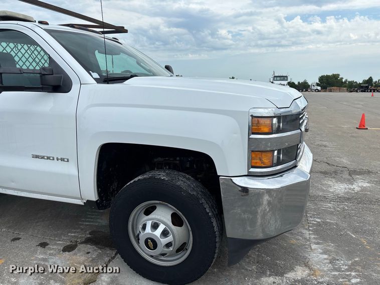 image for item DZ4546 2017 Chevrolet Silverado 3500HD Flatbed pickup truck