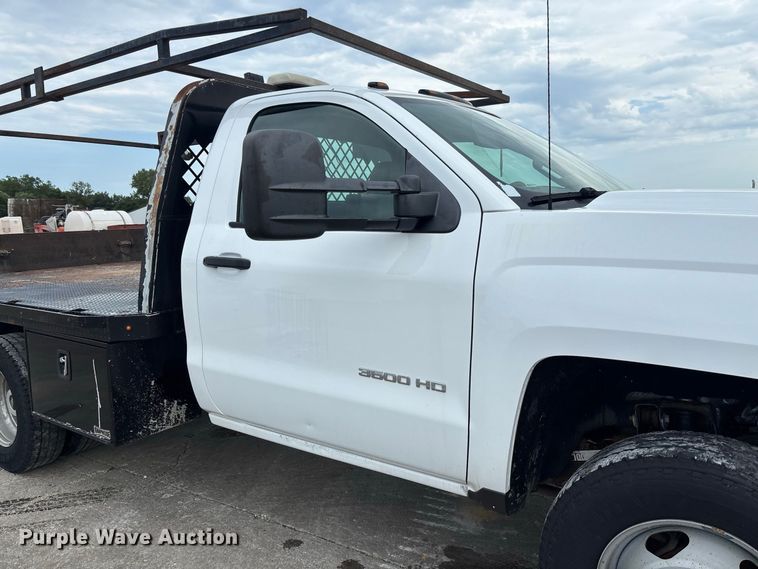 image for item DZ4546 2017 Chevrolet Silverado 3500HD Flatbed pickup truck