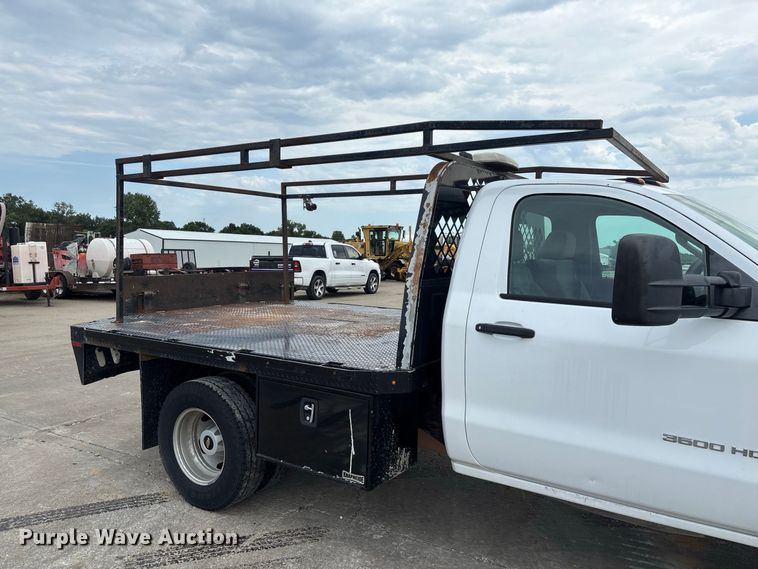 image for item DZ4546 2017 Chevrolet Silverado 3500HD Flatbed pickup truck