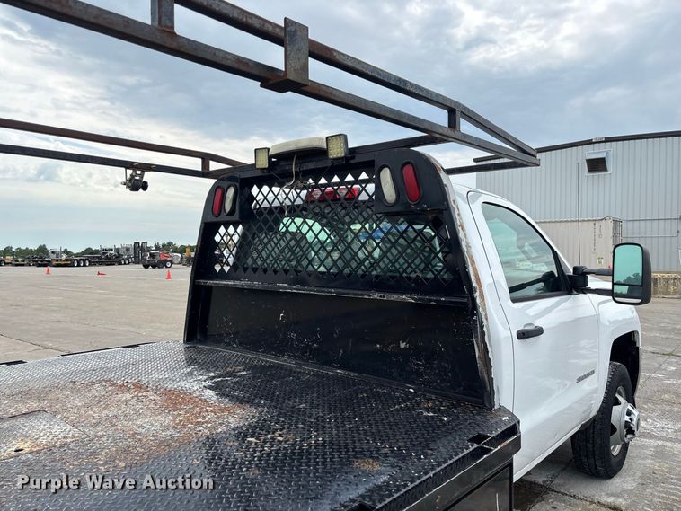 image for item DZ4546 2017 Chevrolet Silverado 3500HD Flatbed pickup truck