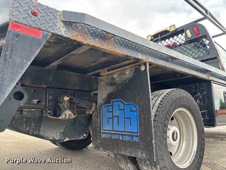 image for item DZ4546 2017 Chevrolet Silverado 3500HD Flatbed pickup truck