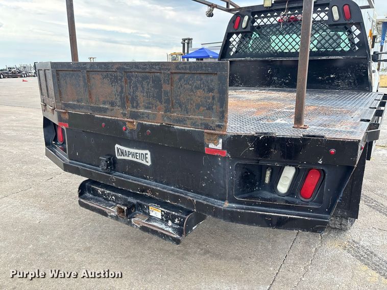 image for item DZ4546 2017 Chevrolet Silverado 3500HD Flatbed pickup truck
