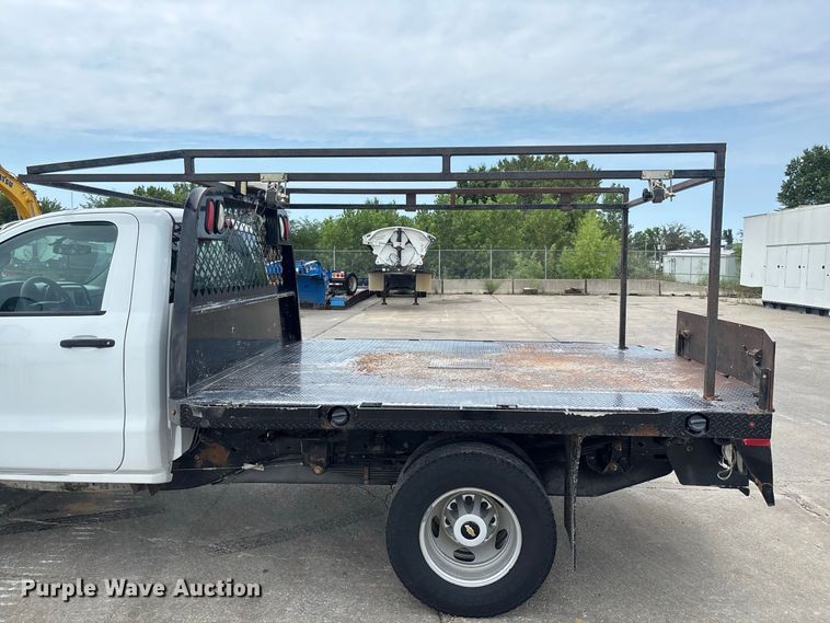 image for item DZ4546 2017 Chevrolet Silverado 3500HD Flatbed pickup truck