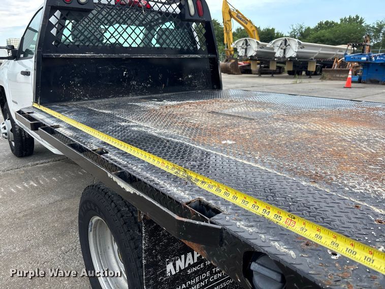 image for item DZ4546 2017 Chevrolet Silverado 3500HD Flatbed pickup truck