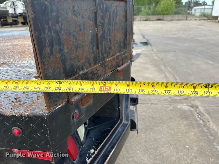 image for item DZ4546 2017 Chevrolet Silverado 3500HD Flatbed pickup truck