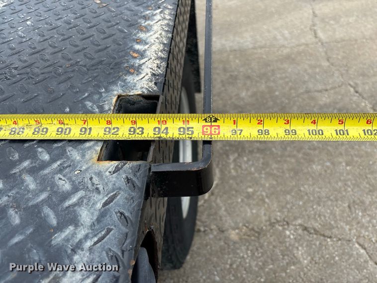 image for item DZ4546 2017 Chevrolet Silverado 3500HD Flatbed pickup truck