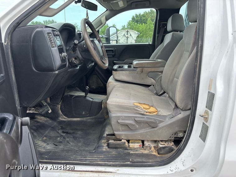 image for item DZ4546 2017 Chevrolet Silverado 3500HD Flatbed pickup truck