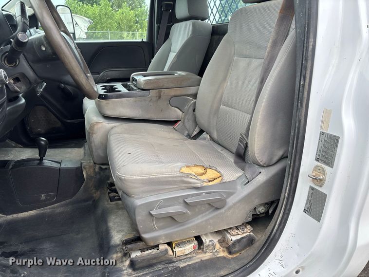 image for item DZ4546 2017 Chevrolet Silverado 3500HD Flatbed pickup truck